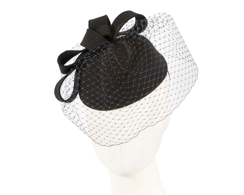 Black pillbox hat with face veil J409-0